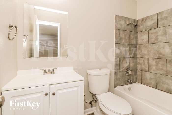 Building Photo - 1715 Glenview Ln