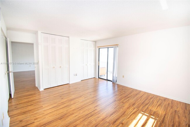 Building Photo - 130 S Shore Dr