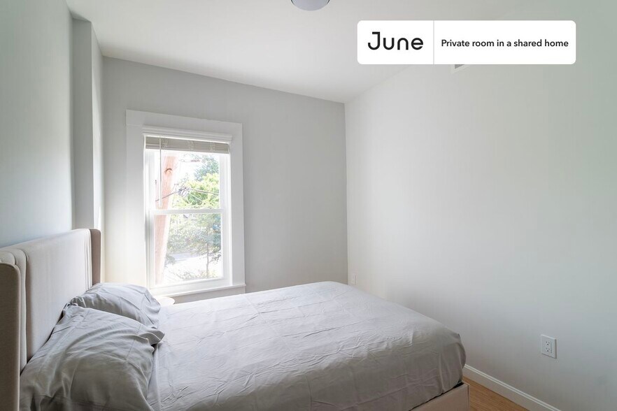 Building Photo - Room in Shared 3 bed/2 bath home