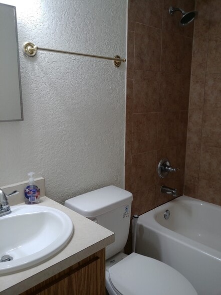 Bathroom - 4460 County Road 472