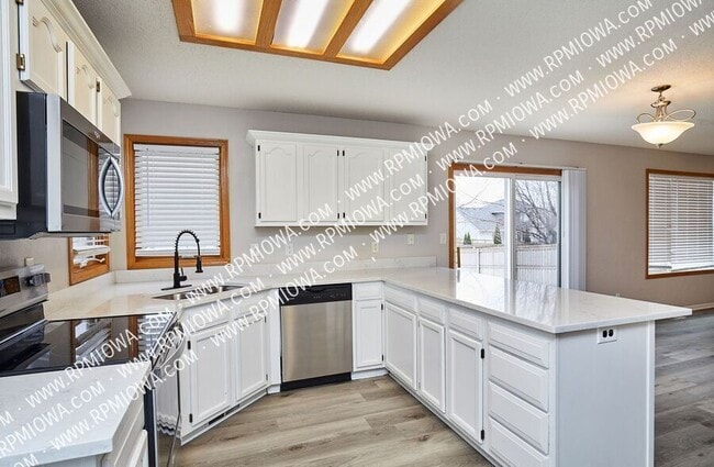 Building Photo - 1913 NW Pleasant St