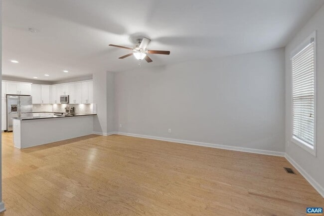 Building Photo - 4 Bedroom 3.5 Bathroom Townhouse with 2 Car Garage - Brownsville Elementary School District