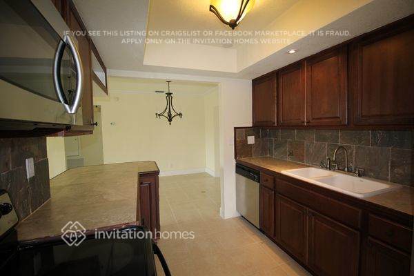 Building Photo - 5365 SW 10th Ct