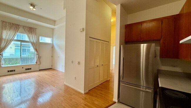 Building Photo - Urban Oasis on Valencia St – 2BR/1BA with ...