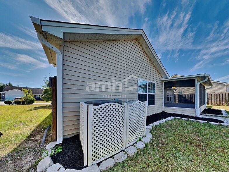 Building Photo - 163 Willow Point Cir