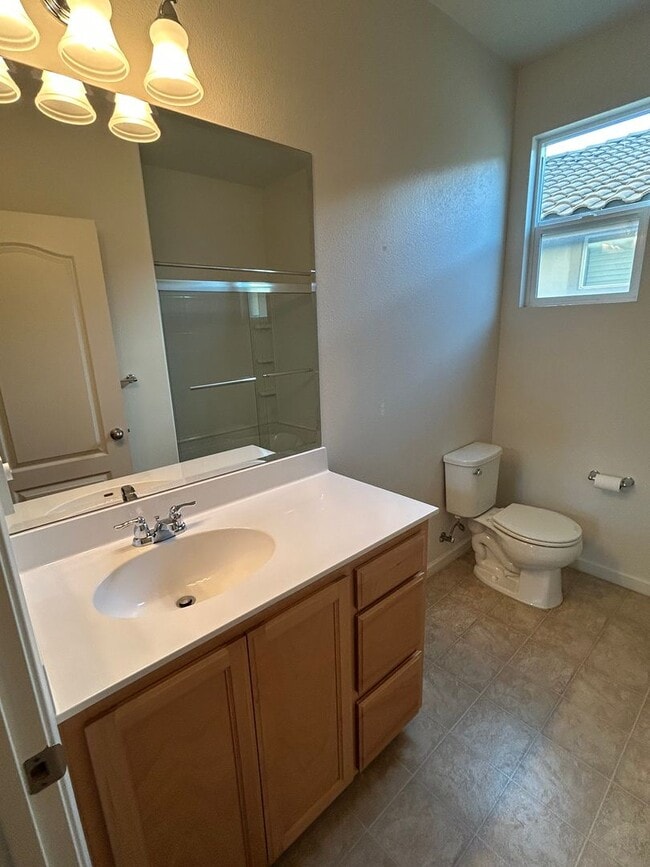 Building Photo - Spacious Beautiful Home in Fantastic Gilro...