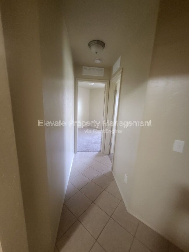 Building Photo - 924 West Prairie Wind Way