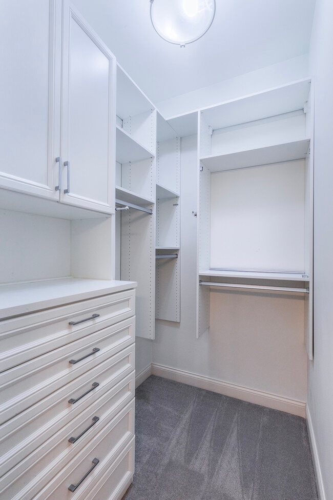 Building Photo - 1991 Chesterfield Ridge Cir