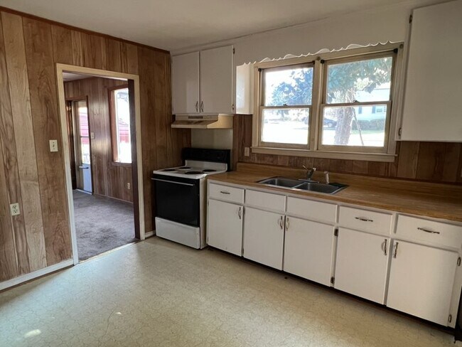 Building Photo - 210 Cleveland St