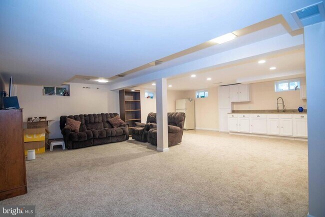 Building Photo - 2205 Parker Ave