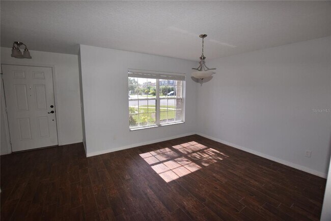 Building Photo - 1328 Karok St