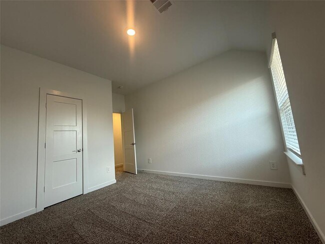 Building Photo - 1524 Sunrise Gables Dr
