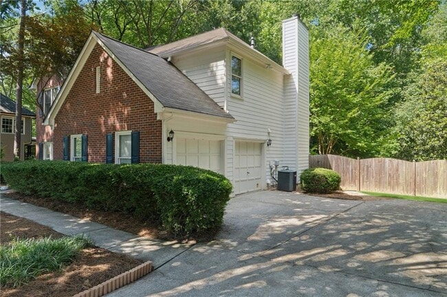 Building Photo - 6520 Fairfield Trce