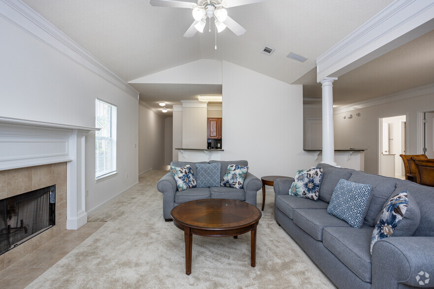 3BR, 2BA - 2,055SF - Living Room - Greystone Summit Columbus