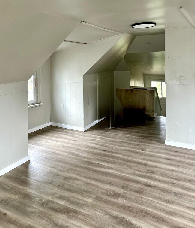 Building Photo - 2-Bedroom Single Family Home