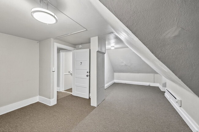 Building Photo - 812 7th St SE