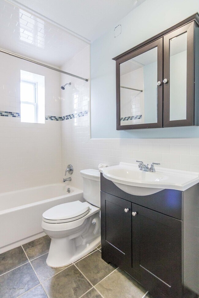 Building Photo - 448 Ocean Ave N