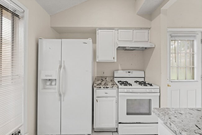 Building Photo - 6627 Misty Dale Dr