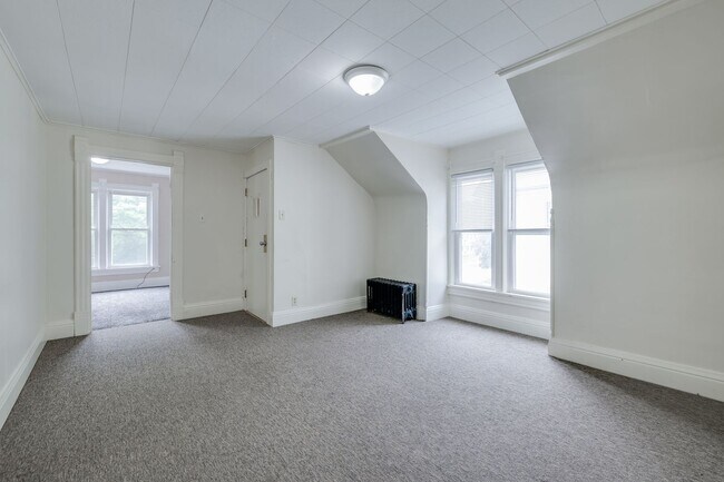 Building Photo - 30 Olcott St