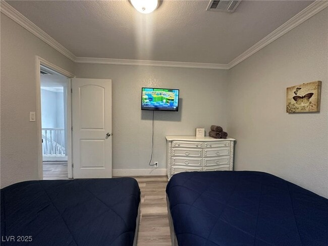 Building Photo - 2419 E Vegas Valley Dr