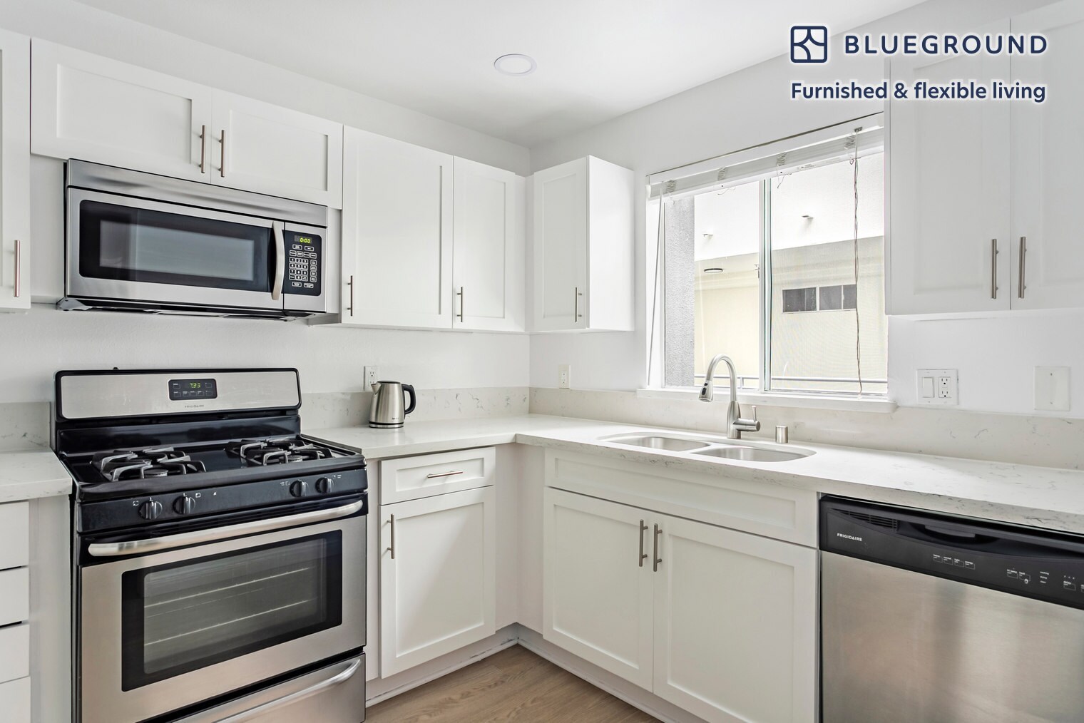 Building Photo - 16070 W Sunset Blvd