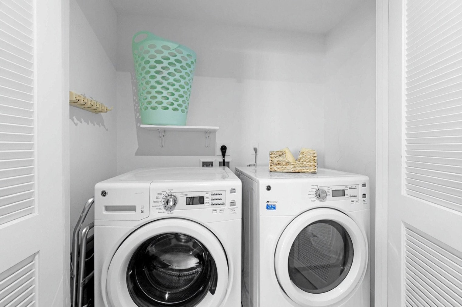 Building Photo - 4010 S Ocean Dr