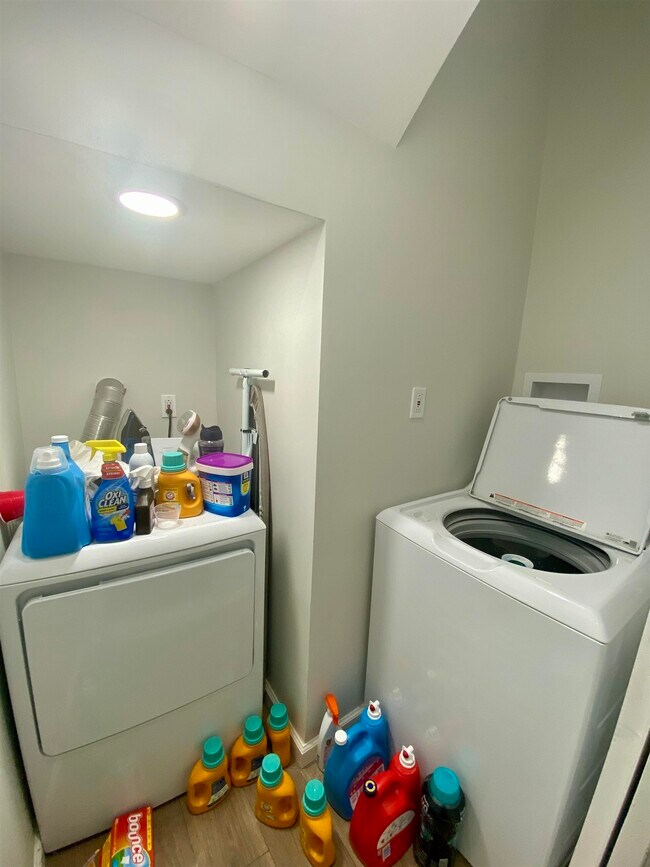 Building Photo - 517 74th St