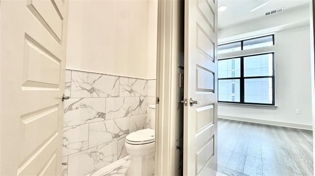 Building Photo - 3330 Oak Grove Ave