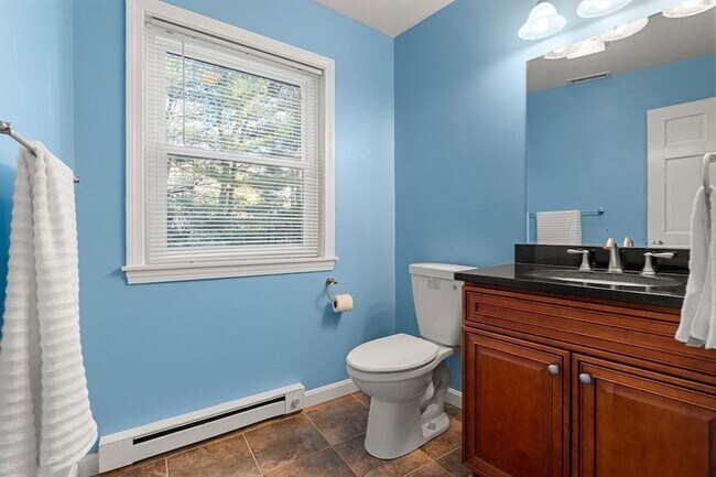 Building Photo - 168 Upton St