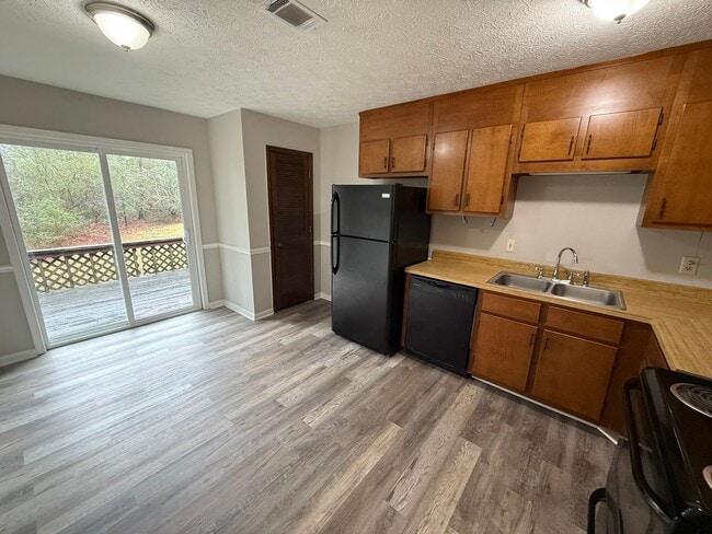 Building Photo - Yao 141 A&amp;B Welcome Hill Trail