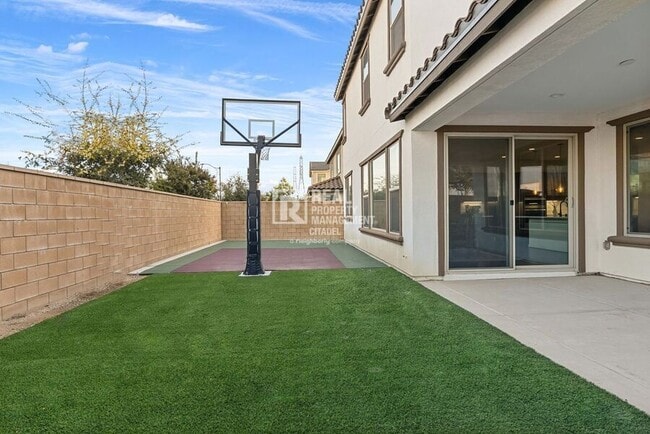 Building Photo - 3657 Bearberry Ave