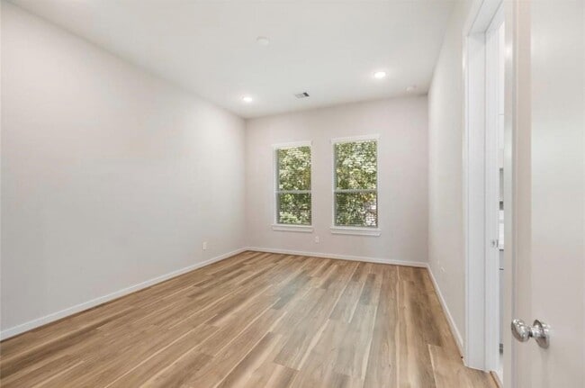 Building Photo - 602 Thornton Oaks Ln