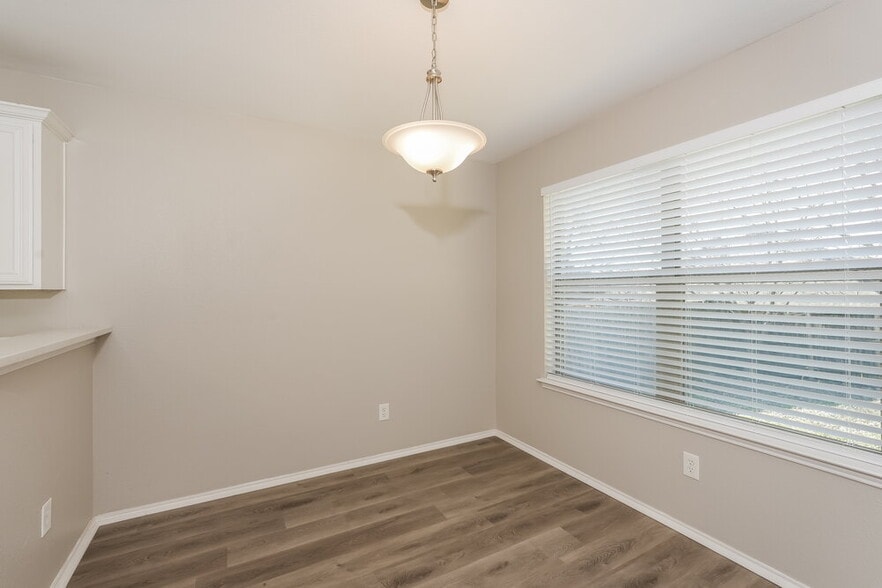 Building Photo - 1024 Brown Crest Rd