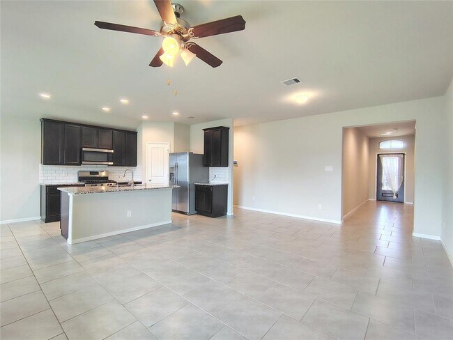 Building Photo - 18315 Pin Oak Lake Dr
