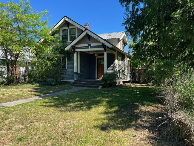Building Photo - Garland District Home!