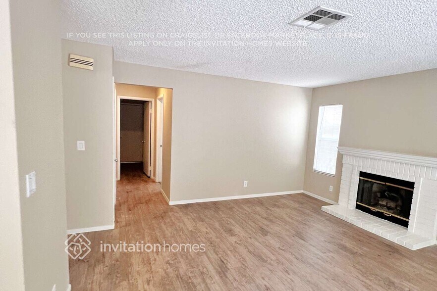 Building Photo - 330 Templeton Dr
