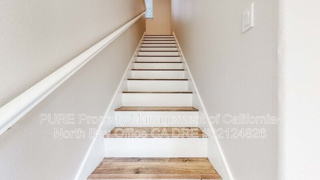 Building Photo - 5 Royal Gorge St