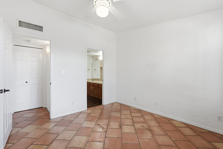 Building Photo - 1449 E Highland Ave