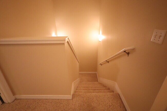 Building Photo - 1490 Bentley Cir