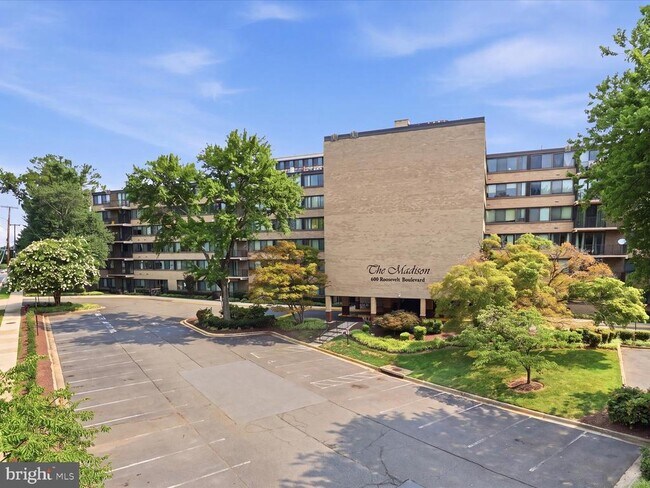 Building Photo - 600 Roosevelt Blvd