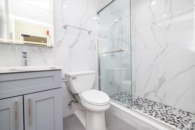 Building Photo - 360 Shore Rd