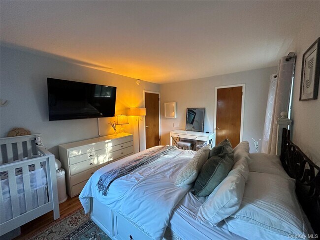 Building Photo - 20 Fisher Ave