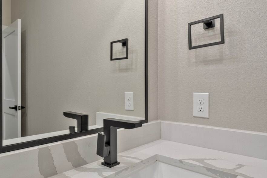 Building Photo - 7811 Sandra St