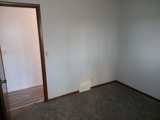 Building Photo - Cozy Rambler 3 Bedroom 2 Bathroom in Apple...