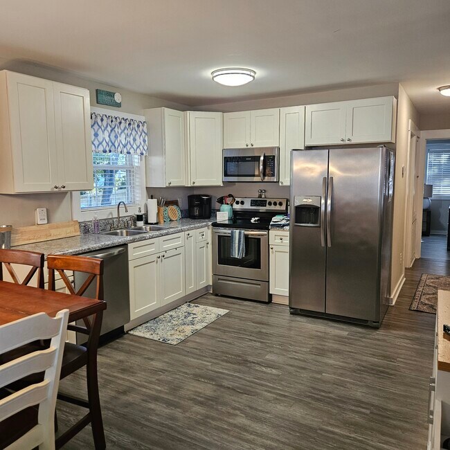 Building Photo - 608 Albemarle Rd