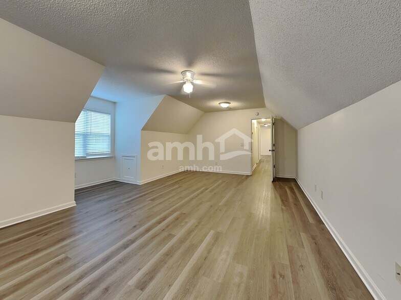 Building Photo - 8505 Rockcliff Rd