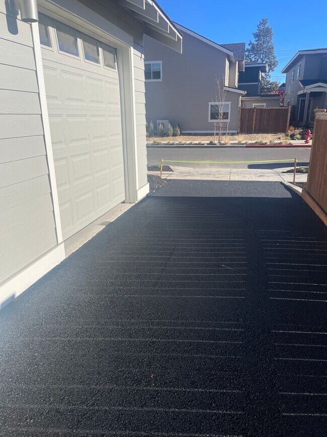 Building Photo - 61539 SE Jennifer Ln