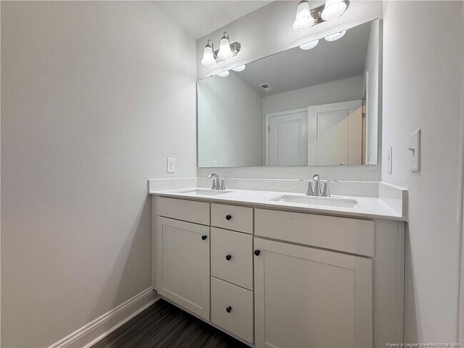 Building Photo - 155 Silk Oak Dr