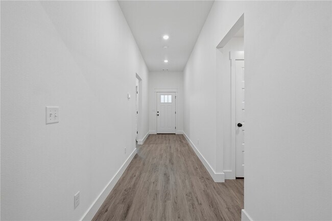Building Photo - 5127 Vista Ave