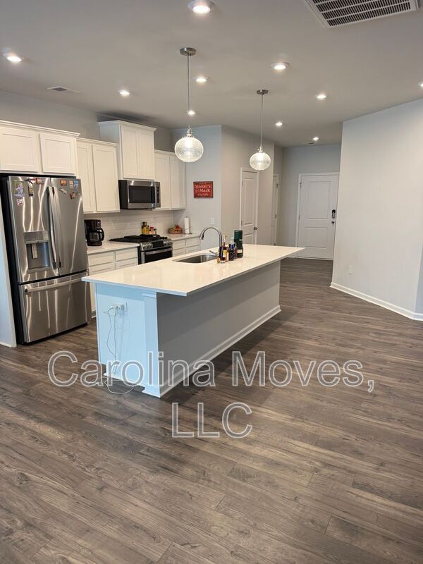 Building Photo - 717 Isleworth Ln